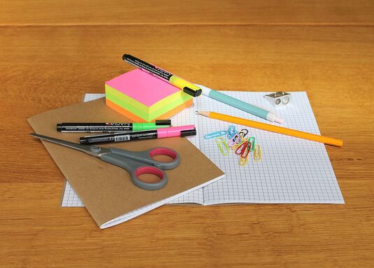 desk-1574669_1280.jpg
